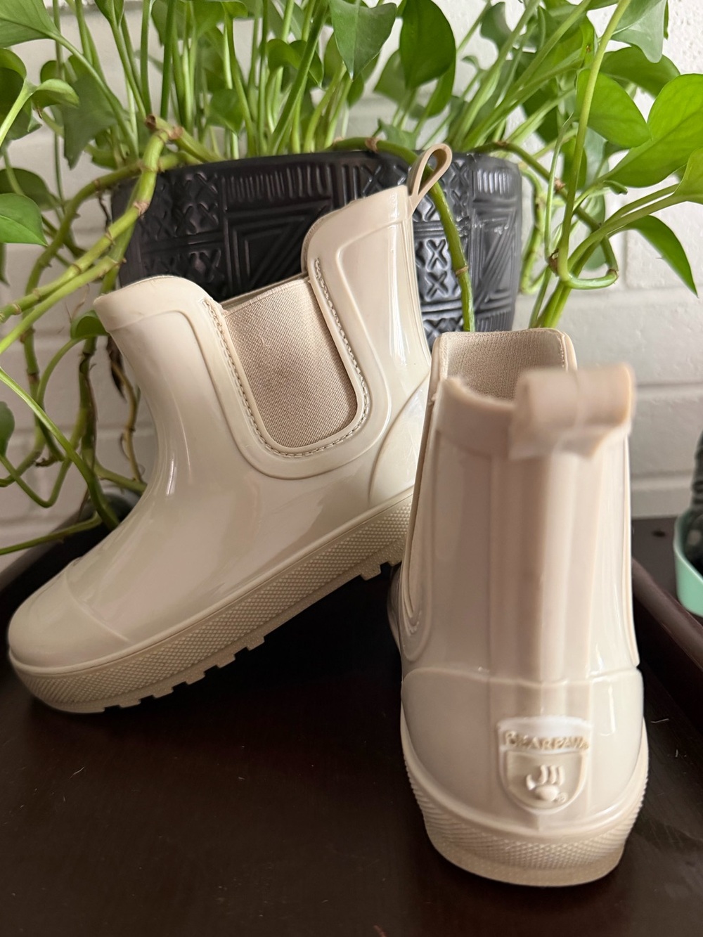 Kids Glossy Bearpaw Rain Boots - Cream